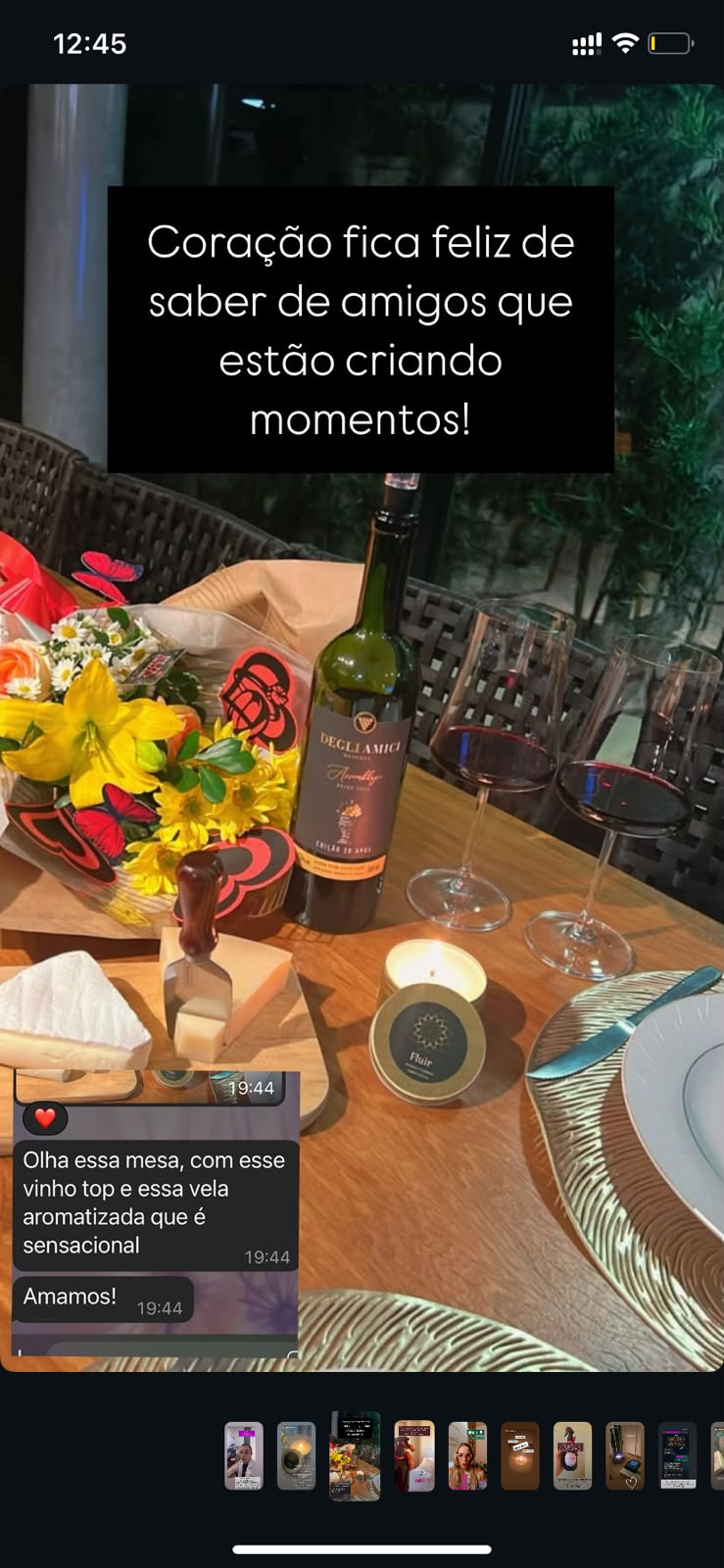 Cliente mostra uma mesa com vela e diz: Amamos!